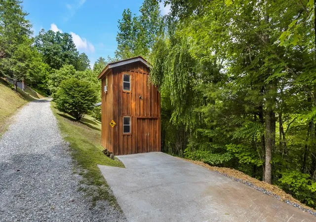 Photo 3 of Single family home for sale at 815 Smokey Holw Dr, Murphy, NC 28906 | MLS# 98543036 | Listing updated on 2026-08-31