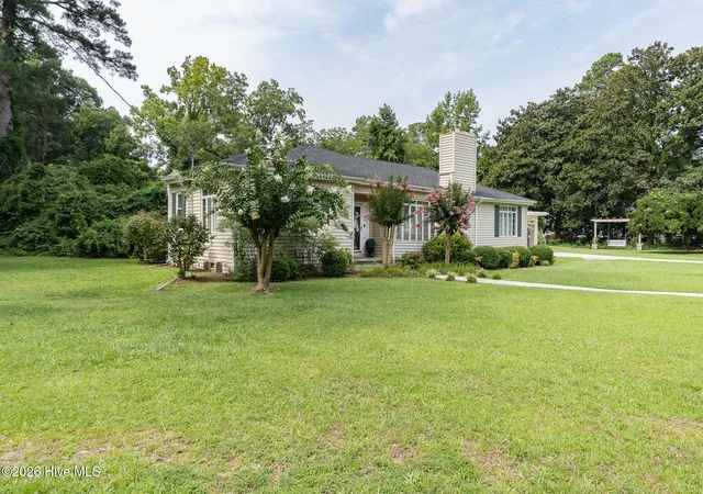 3rd image of 226 E College St, Whiteville, NC 28472 | MLS# 100593306