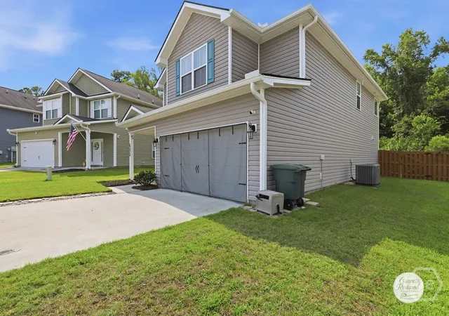 Photo 3 of Single family home for sale at 685 Fairview Cir, Hinesville, GA 31313 | MLS# SA361967 | Listing updated on 2026-08-04