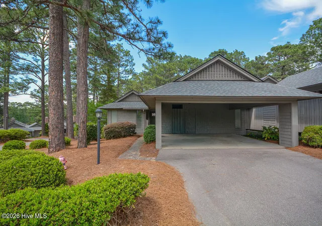 Homes for sale in Pinehurst, NC | 285 Sugar Gum Ln, Pinehurst, NC 28374