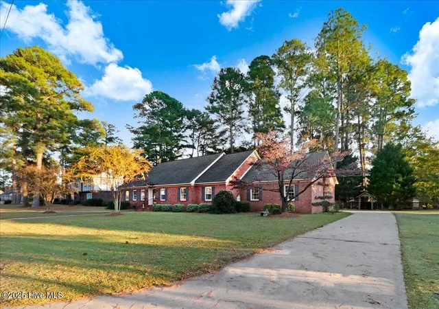 Photo 2 of Single family home for sale at 1802 Windsor Rd, Kinston, NC 28504 | MLS# 100540344 | Listing updated on 2026-09-01