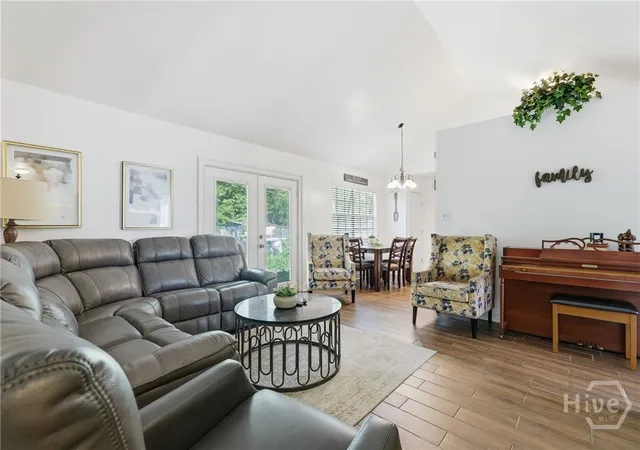 Photo 3 of Single family home for sale at 126 S Robinhood Dr, Savannah, GA 31406 | MLS# SA358917 | Listing updated on 2026-09-05