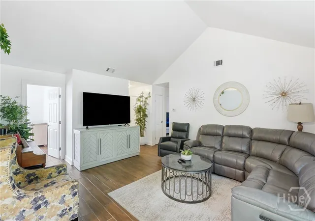 Photo 3 of Single family home for sale at 126 S Robinhood Dr, Savannah, GA 31406 | MLS# SA358917 | Listing updated on 2026-09-05