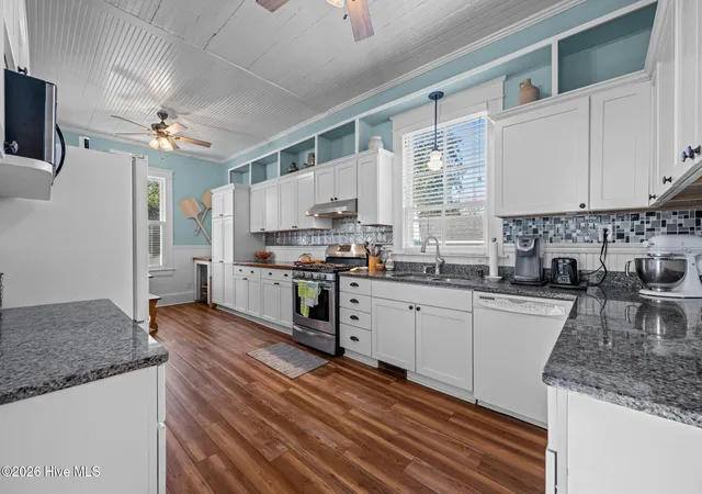 Photo 3 of Single family home for sale at 1223 National Ave, New Bern, NC 28560 | MLS# 100550741 | Listing updated on 2026-08-18