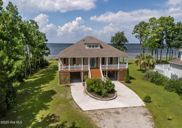 Photo 2 of Single family home for sale at 522 Sandy Point Dr, Beaufort, NC 28516 | MLS# 100558424 | Listing updated on 2026-08-18