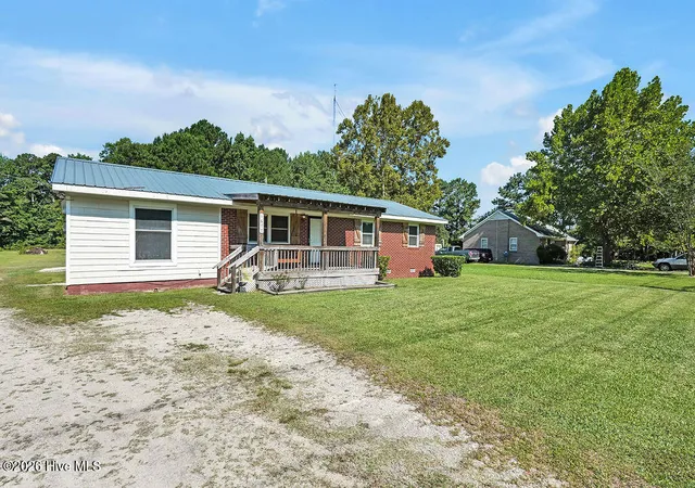 Photo 2 of Single family home for sale at 1677 Us Hwy 117, Burgaw, NC 28425 | MLS# 100589386 | Listing updated on 2026-08-18