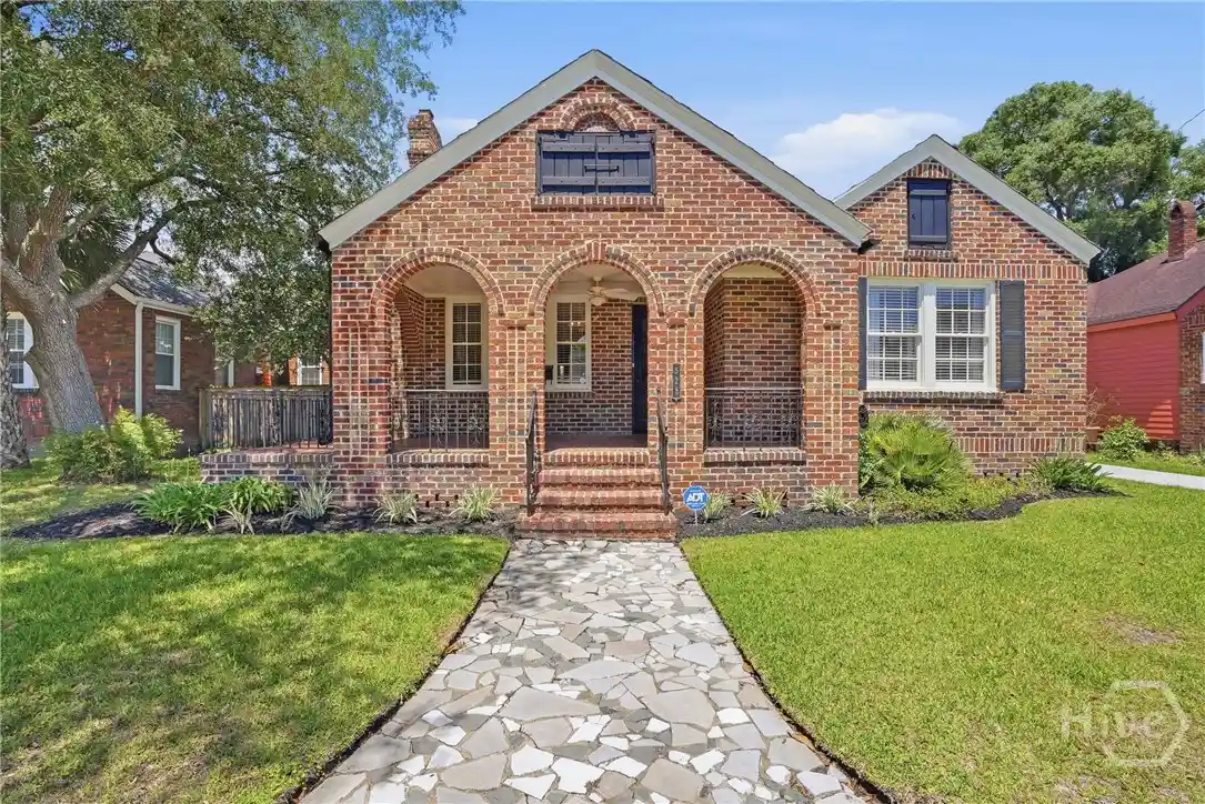 Photo 1 of Single family home for sale at 528 E 51st Street, Savannah, GA 31405 | MLS# SA354920 | Listing updated on 2026-10-22