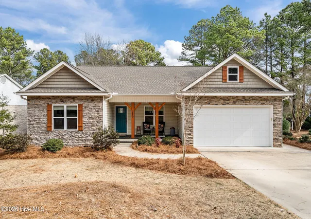 Photo 1 of Single family home for sale at 220 Sugar Pine Dr, Pinehurst, NC 28374 | MLS# 100557072 | Listing updated on 2026-08-31