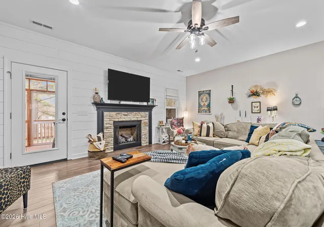 Photo 3 of Single family home for sale at 220 Sugar Pine Dr, Pinehurst, NC 28374 | MLS# 100557072 | Listing updated on 2026-08-31