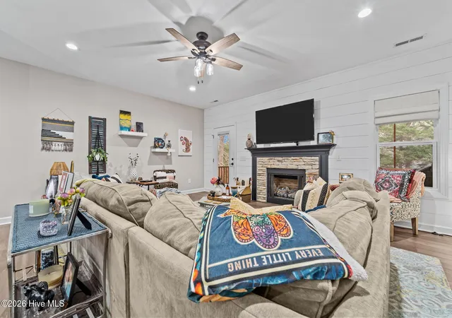 Photo 5 of Single family home for sale at 220 Sugar Pine Dr, Pinehurst, NC 28374 | MLS# 100557072 | Listing updated on 2026-08-31