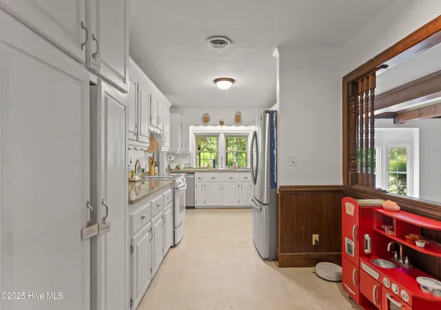 Photo 4 of Single family home for sale at 653 Seth Turner Rd, Albertson, NC 28508 | MLS# 100596643 | Listing updated on 2026-09-13