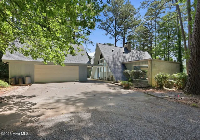 Photo 1 of Single family home for sale at 2 Little River Ln, Whispering Pines, NC 28327 | MLS# 100586808 | Listing updated on 2026-09-09