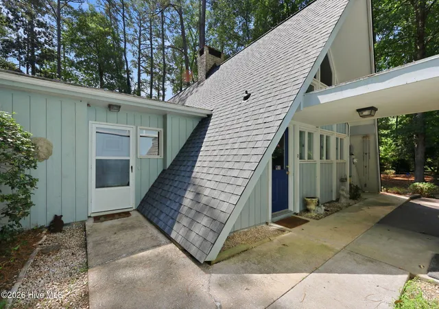 Photo 3 of Single family home for sale at 2 Little River Ln, Whispering Pines, NC 28327 | MLS# 100586808 | Listing updated on 2026-09-09