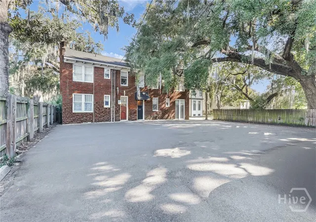 Homes for sale in Savannah, GA | 17 E 37th Street, Savannah, GA 31401 | Houzeo