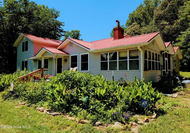 Photo 1 of Single family home for sale at 169 E Vineyard Rd, Hayesville, NC 28904 | MLS# 100594193 | Listing updated on 2026-08-18