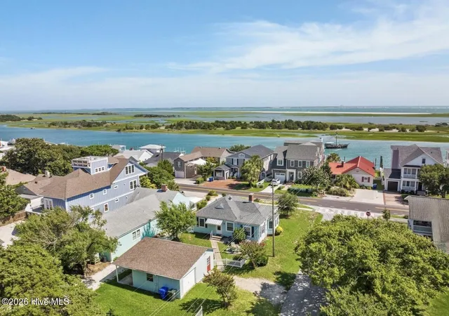 Photo 3 of Single family home for sale at 1501 Front St, Beaufort, NC 28516 | MLS# 100587394 | Listing updated on 2026-08-30