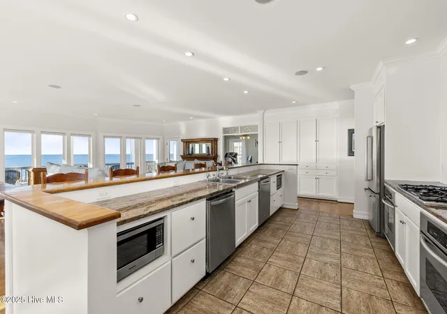Photo 4 of Single family home for sale at 3107 Ocean Dr, Emerald Isle, NC 28594 | MLS# 100498725 | Listing updated on 2026-09-18