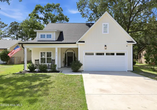Photo 1 of Single family home for sale at 813 Bluebird Dr, New Bern, NC 28560 | MLS# 100586198 | Listing updated on 2026-09-17