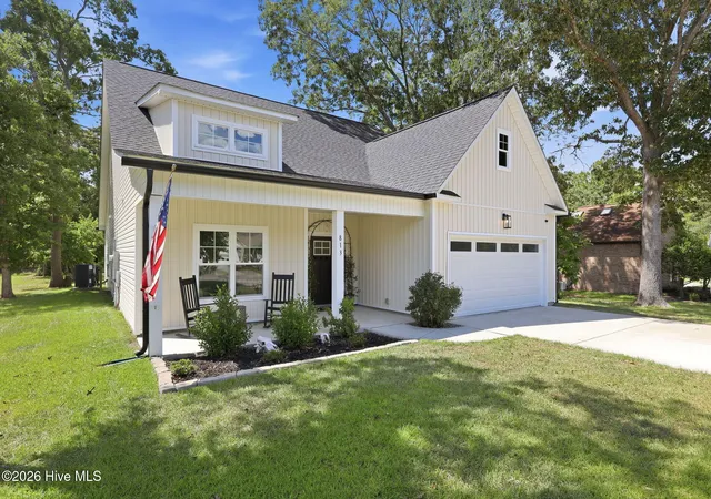 Photo 3 of Single family home for sale at 813 Bluebird Dr, New Bern, NC 28560 | MLS# 100586198 | Listing updated on 2026-09-17