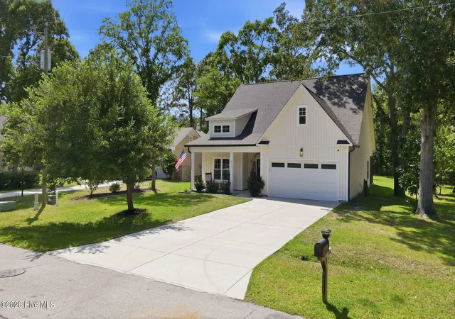 Photo 3 of Single family home for sale at 813 Bluebird Dr, New Bern, NC 28560 | MLS# 100586198 | Listing updated on 2026-09-17
