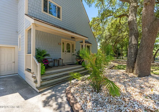 Photo 3 of Single family home for sale at 31 Augusta Dr, Oak Island, NC 28465 | MLS# 100586417 | Listing updated on 2026-10-06