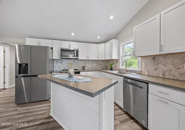 Photo 3 of Single family home for sale at 108 Park Ave, Beaufort, NC 28516 | MLS# 100566475 | Listing updated on 2026-08-22
