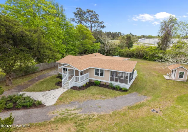 Photo 4 of Single family home for sale at 108 Park Ave, Beaufort, NC 28516 | MLS# 100566475 | Listing updated on 2026-08-22