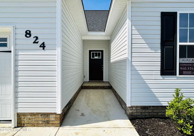 Photo 3 of Single family home for sale at 824 Hidden Brg Dr, Jacksonville, NC 28546 | MLS# 100560899 | Listing updated on 2026-10-02