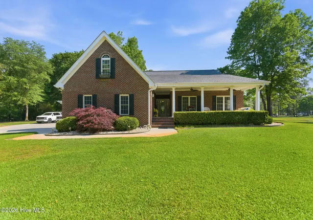 Homes for sale in Hampstead, NC | 410 Whitebridge Rd, Hampstead, NC 28443 | MLS# 100570615