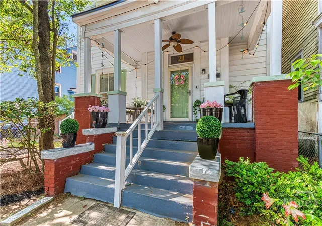 Homes for sale in Savannah, GA | 211 W 34Th St, Savannah, GA 31401 | MLS# SA354285