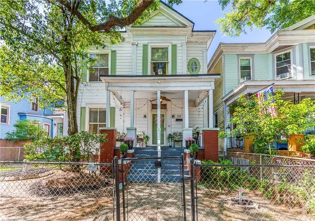 Homes for sale in Savannah, GA | 211 W 34th St, Savannah, GA 31401 | MLS# SA354285