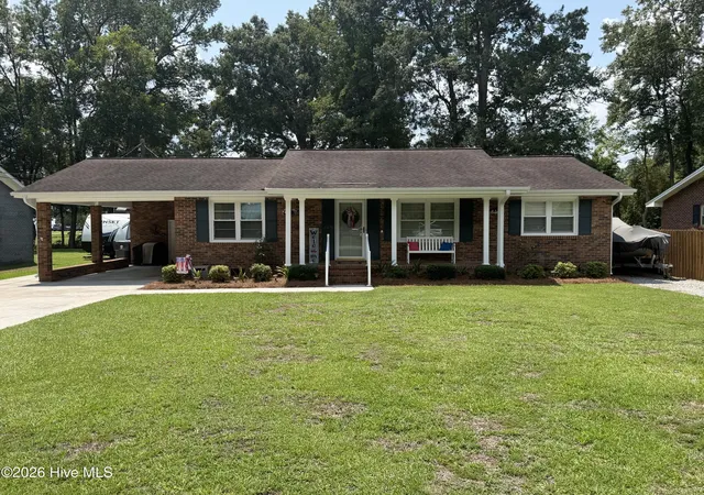 1st image of 209 Nancy St, Lake Waccamaw, NC 28450 | MLS# 100596995