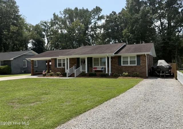 2nd image of 209 Nancy St, Lake Waccamaw, NC 28450 | MLS# 100596995