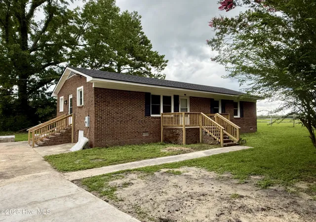 Photo 3 of Single family home for sale at 104 Staton St, Everetts, NC 27825 | MLS# 100518204 | Listing updated on 2026-09-11