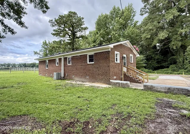 Photo 3 of Single family home for sale at 104 Staton St, Everetts, NC 27825 | MLS# 100518204 | Listing updated on 2026-09-11