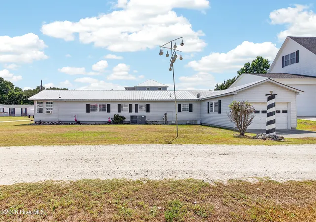 Manufactured home for sale at 100 Crews Ln, Hubert, NC 28539 | MLS# 100583115
