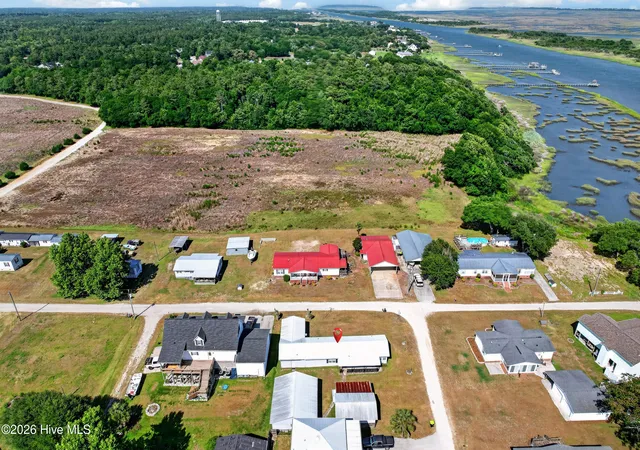 Photo 4 of Manufactured home for sale at 100 Crews Ln, Hubert, NC 28539 | MLS# 100583115 | Listing updated on 2026-08-18