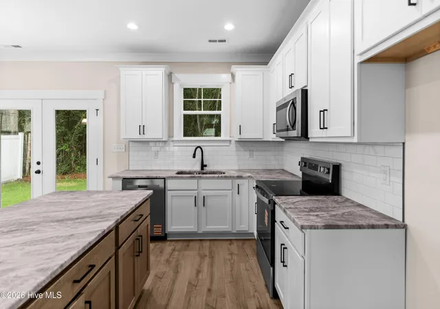 Photo 3 of Single family home for sale at 431 Peregrine Ridge Dr, New Bern, NC 28560 | MLS# 100543487 | Listing updated on 2026-08-18