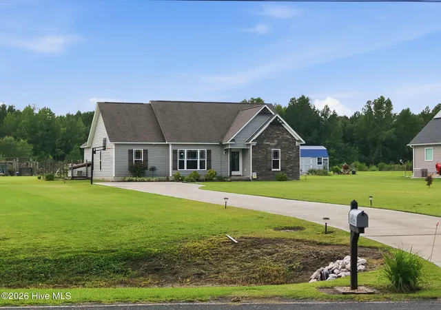Photo 3 of Single family home for sale at 2746 Madison Hardee Rd, Ayden, NC 28513 | MLS# 100594902 | Listing updated on 2026-09-19