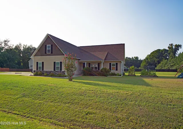 Photo 3 of Single family home for sale at 200 Gillcrest Ct, Jacksonville, NC 28540 | MLS# 100597179 | Listing updated on 2026-10-17