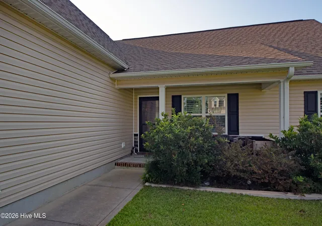 Photo 4 of Single family home for sale at 200 Gillcrest Ct, Jacksonville, NC 28540 | MLS# 100597179 | Listing updated on 2026-10-17