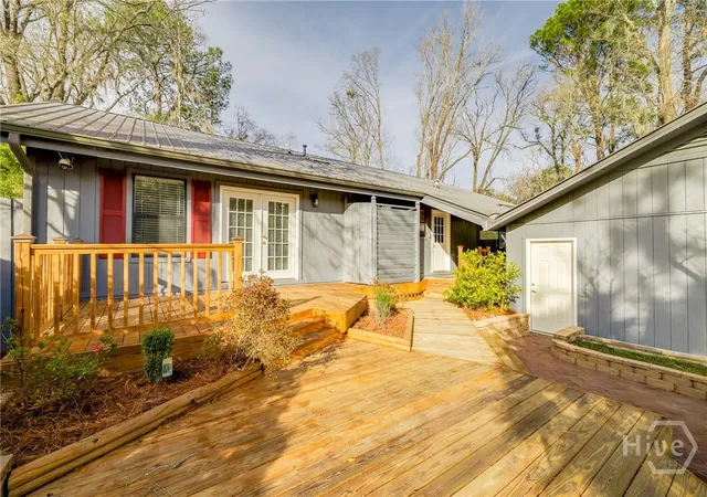 Photo 4 of Single family home for sale at 122 B C Smith Ave, Savannah, GA 31408 | MLS# SA355330 | Listing updated on 2026-08-29