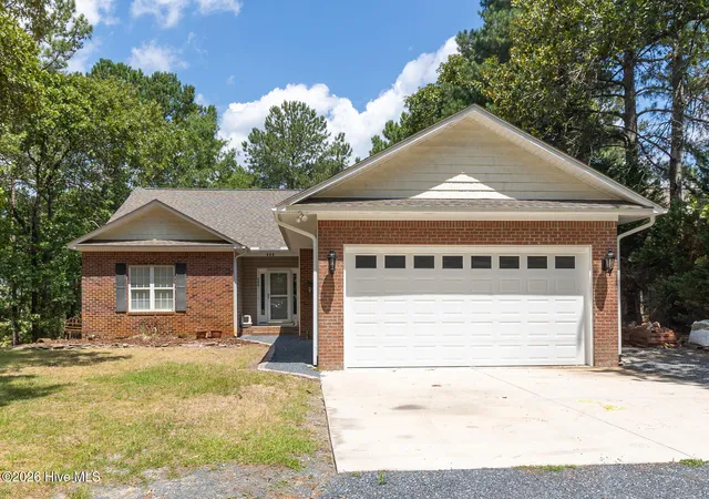 Homes for sale in West End, NC | 142 Overlook Dr, West End, NC 27376 | MLS# 100584899