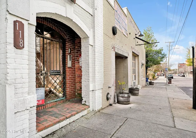 4th image of 118 Dock St, Wilmington, NC 28401