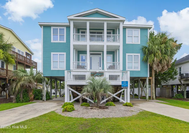 Photo 1 of Single family home for sale at 2911 E Pelican Dr, Oak Island, NC 28465 | MLS# 100514949 | Listing updated on 2026-08-18