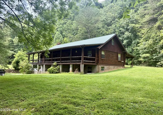 Photo 1 of Single family home for sale at 913 Franks Crk Rd, Robbinsville, NC 28771 | MLS# 100593859 | Listing updated on 2026-08-18