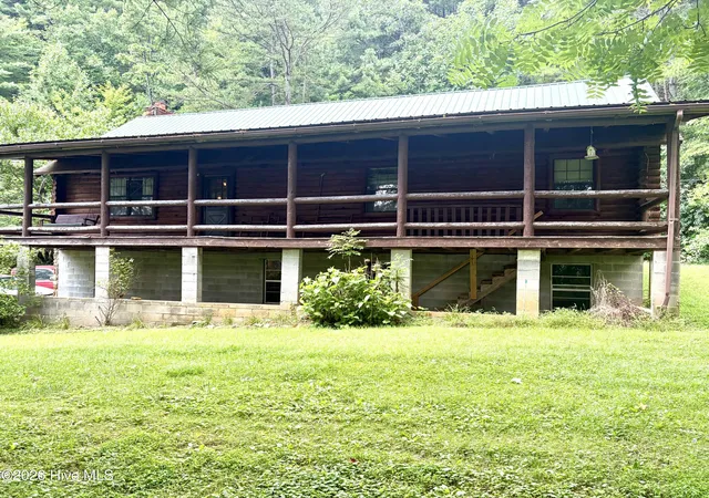 Photo 2 of Single family home for sale at 913 Franks Crk Rd, Robbinsville, NC 28771 | MLS# 100593859 | Listing updated on 2026-08-18