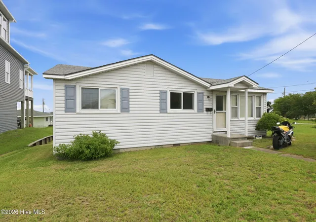 Photo 2 of Single family home for sale at 1106 Avery St, Morehead City, NC 28557 | MLS# 100594063 | Listing updated on 2026-09-02