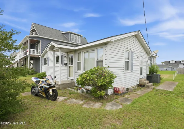 Photo 3 of Single family home for sale at 1106 Avery St, Morehead City, NC 28557 | MLS# 100594063 | Listing updated on 2026-09-02