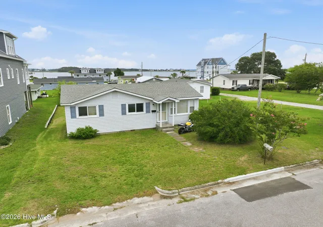 Photo 3 of Single family home for sale at 1106 Avery St, Morehead City, NC 28557 | MLS# 100594063 | Listing updated on 2026-09-02